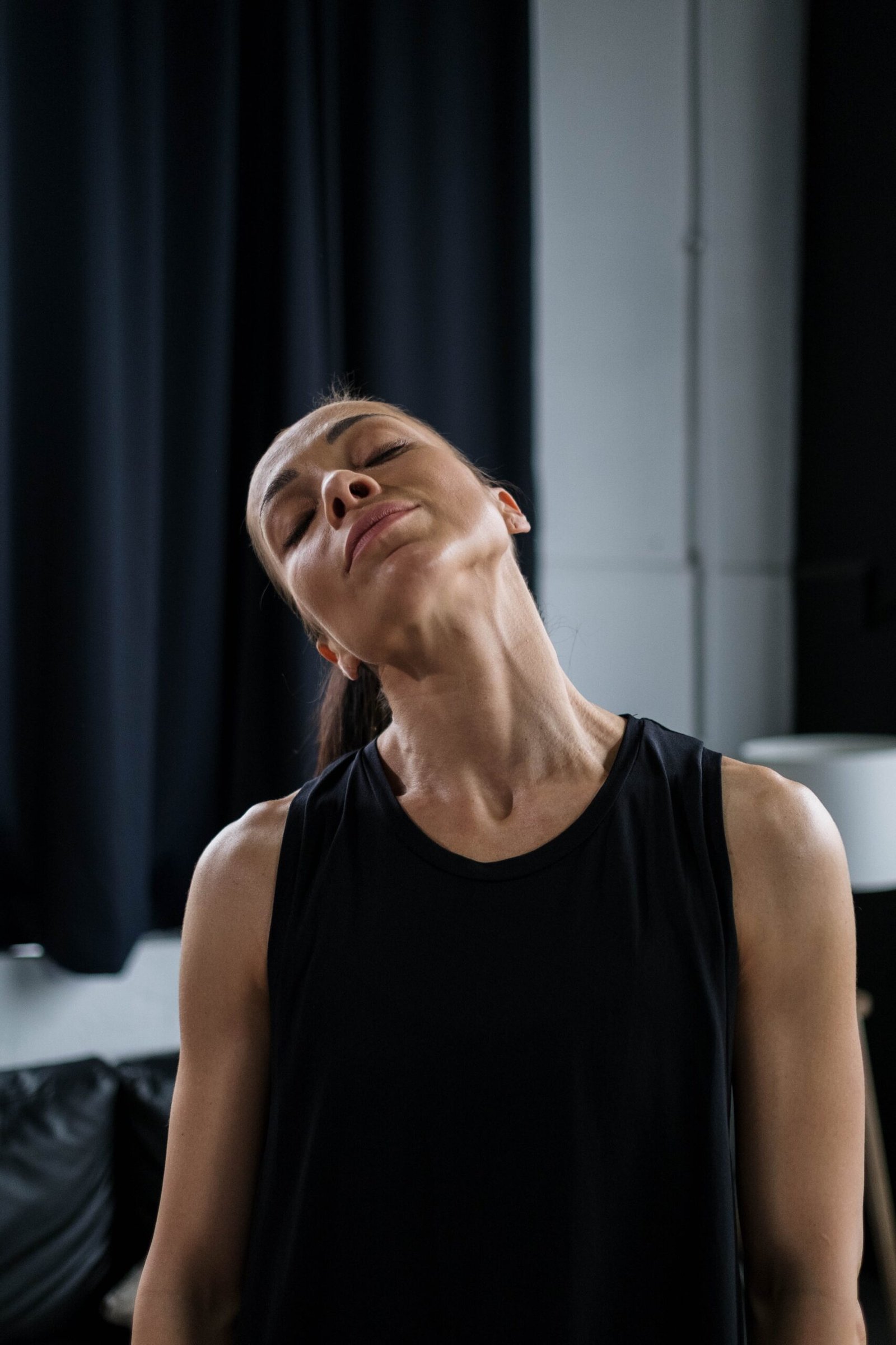 MARION PIETRZAK - SOPHROLOGUE VOIX DES SENS GENESTON respiration contrôlée exercice du cou